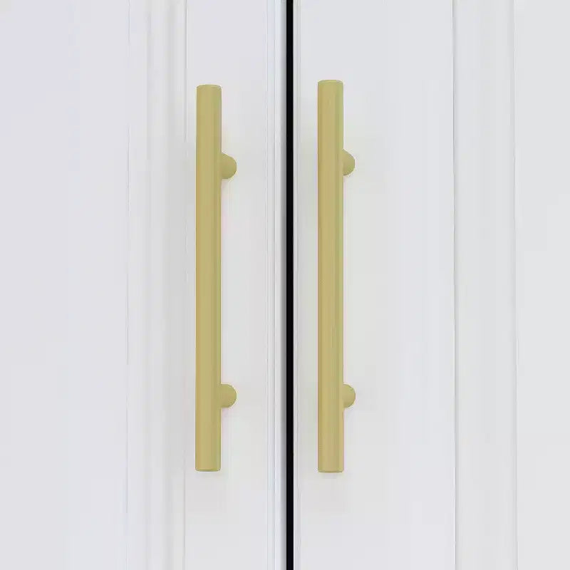 Armoire blanche Ensemble de penderies minimalistes modernes à motifs linéaires et accessoires dorés