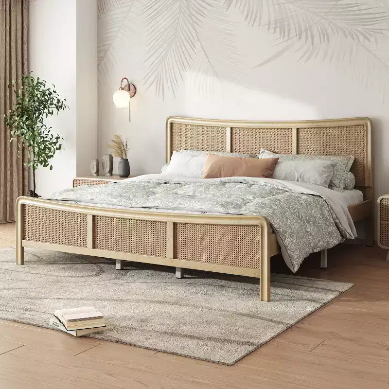 Lit plateforme en bois Odila Boho avec tête de lit incurvée en rotin à hauteur réglable