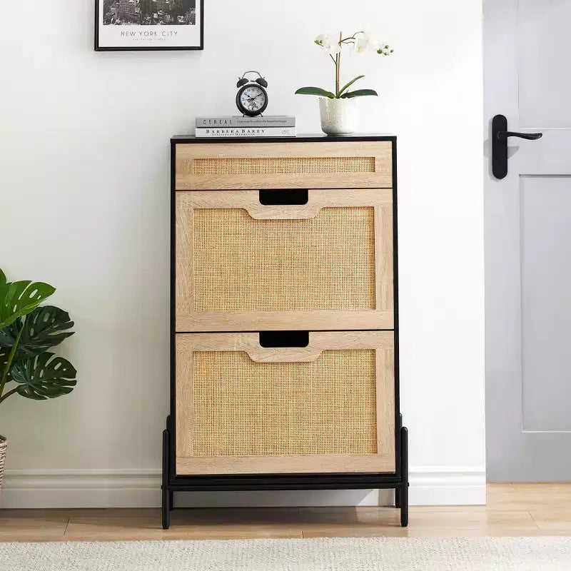 Meuble de rangement en rotin naturel avec 2 tiroirs basculants, étagères réglables et pieds en métal, organisateur de chaussures d'entrée fin
